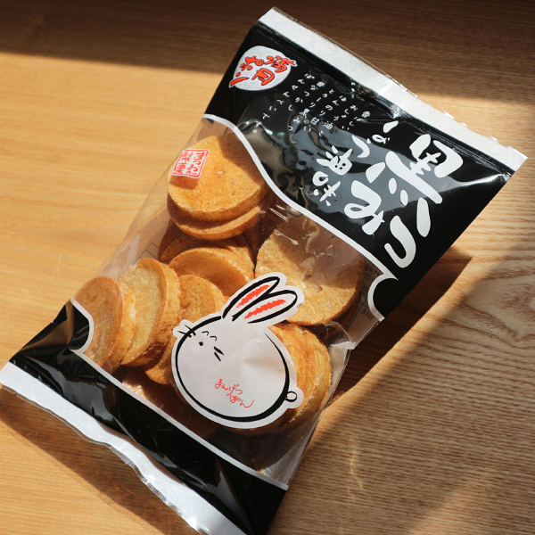 (商品画像) 【ほんのり甘い】 80ｇ黒みつしょう油味満月ポン （6入り）
