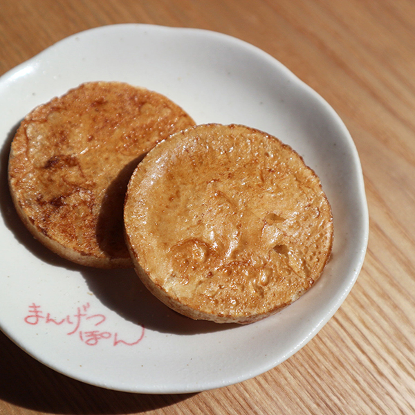(商品画像) 【ほんのり甘い】 80ｇ黒みつしょう油味満月ポン （6入り）